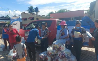 CONTINUAMOS CON NUESTRAS BRIGADAS MÓVILES, ESTA VEZ LLEGAMOS AL MUNICIPIO DE PALOS BLANCOS, DEL DEPARTAMENTO DE LAPAZ, ENTREGAMOS A LAS MADRES LOS PAQUETES DEL SUBSIDIO UNIVERSAL PRENATAL POR LA VIDA.