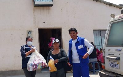 El SEDEM a través de sus brigadas móviles en coordinación con el Bono Juana Azurduy, llegó al municipio de Tacacoma, comunidad Pallayunga del departamento de La Paz para entregar los paquetes del Subsidio Universal Prenatal por la Vida, estos paquetes contienen productos con alto valor nutricional y ayuda a reducir la mortalidad materno-infantil.