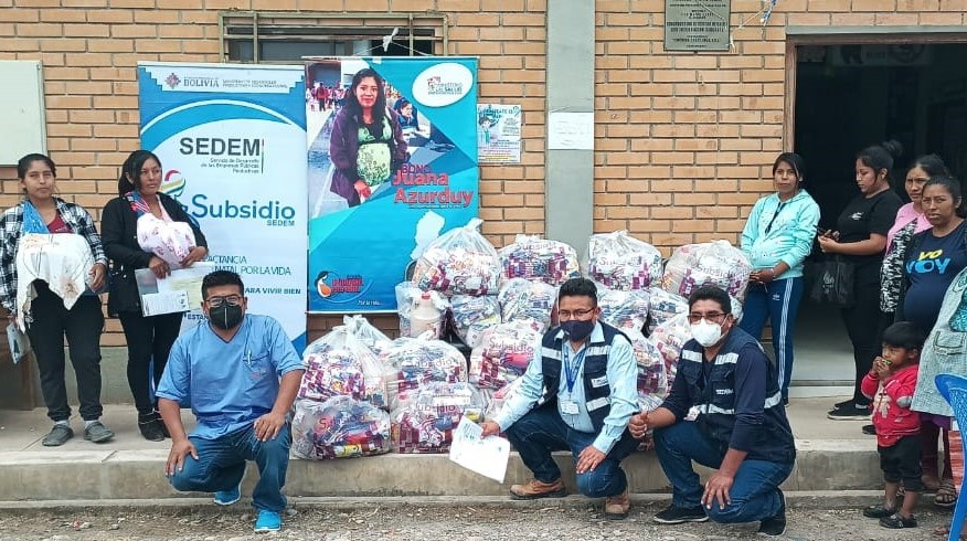 El Servicio de Desarrollo de las Empresas Públicas Productivas SEDEM a través de sus brigadas móviles, llegó al municipio del CAJUATA de la provincia Inquisivi, en el departamento de La Paz para realizar la entrega de paquetes del Subsidio Universal Prenatal por la Vida.