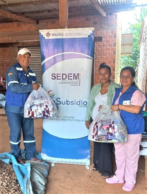 El Servicio de Desarrollo de las Empresas Públicas Productivas SEDEM a través de sus brigadas móviles, llegó al municipio de FILADELFIA de la provincia Manuripi, en el departamento de Pando para realizar la entrega de paquetes del Subsidio Universal Prenatal por la Vida.