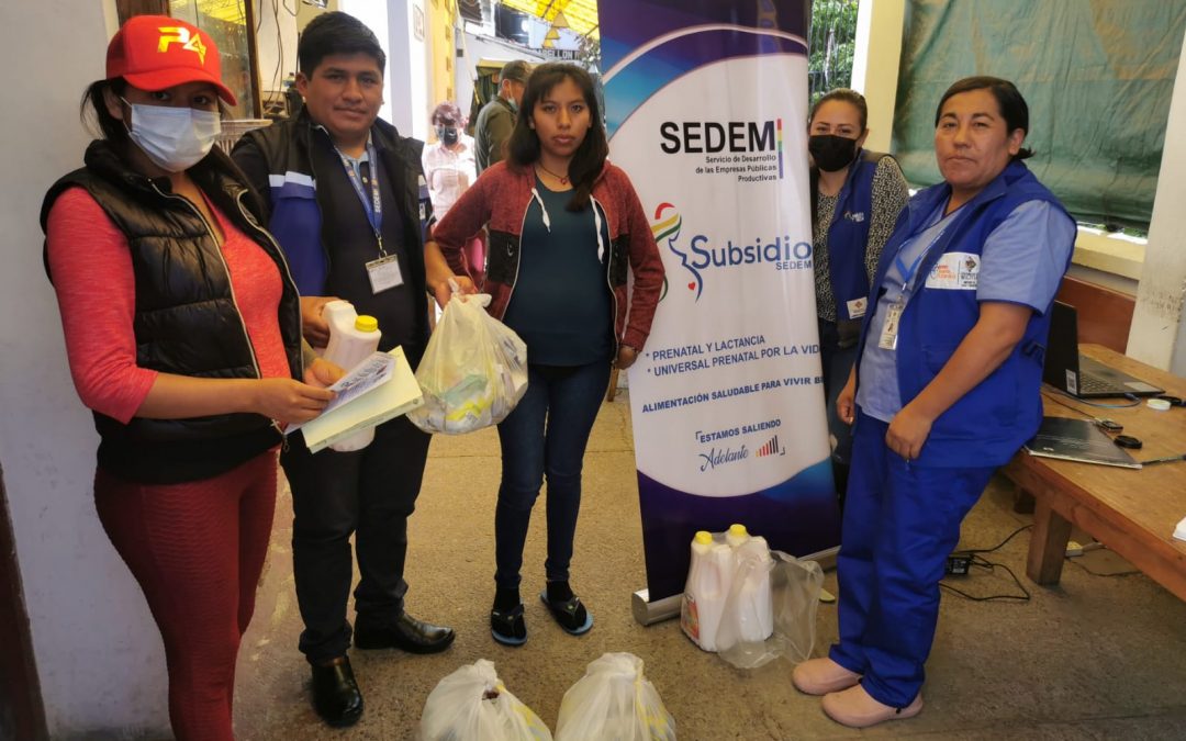 El Servicio de Desarrollo de las Empresas Públicas Productivas SEDEM a través de sus brigadas móviles urbano, llegó al recinto penitenciario San Roque de la ciudad de Sucre en el departamento de Chuquisaca para realizar la entrega de paquetes del Subsidio Universal Prenatal por la Vida.